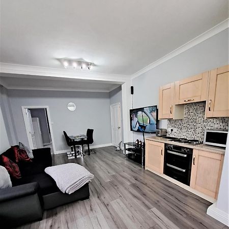 Апартаменты Large Flat Quite Location Modern And Well Equipped Суонидж Экстерьер фото